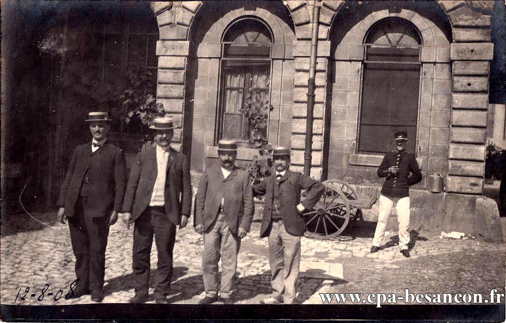 BESANÇON - Cour intérieure de l'hôtel de ville - 12 août 1908